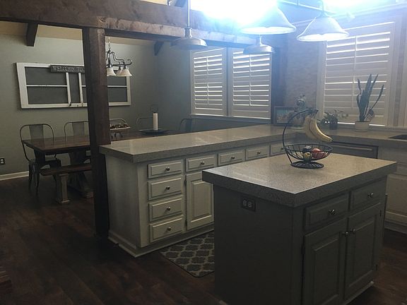 4th image of 15908 Overbrook Ln
