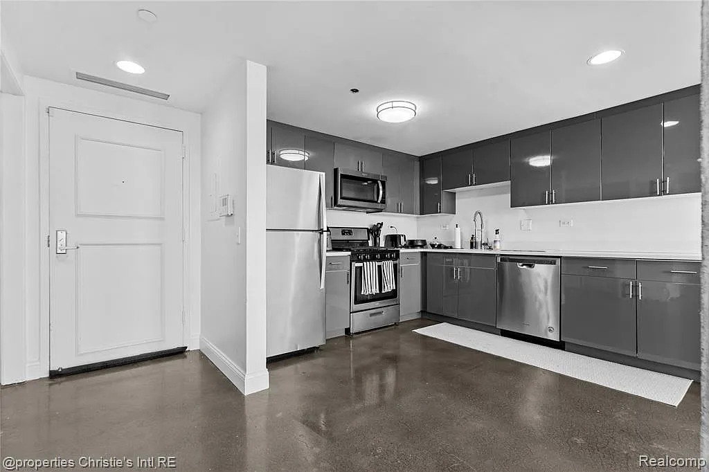 1 bed, 1.0 bath, 740 sqft, $1,995 — Photo 3