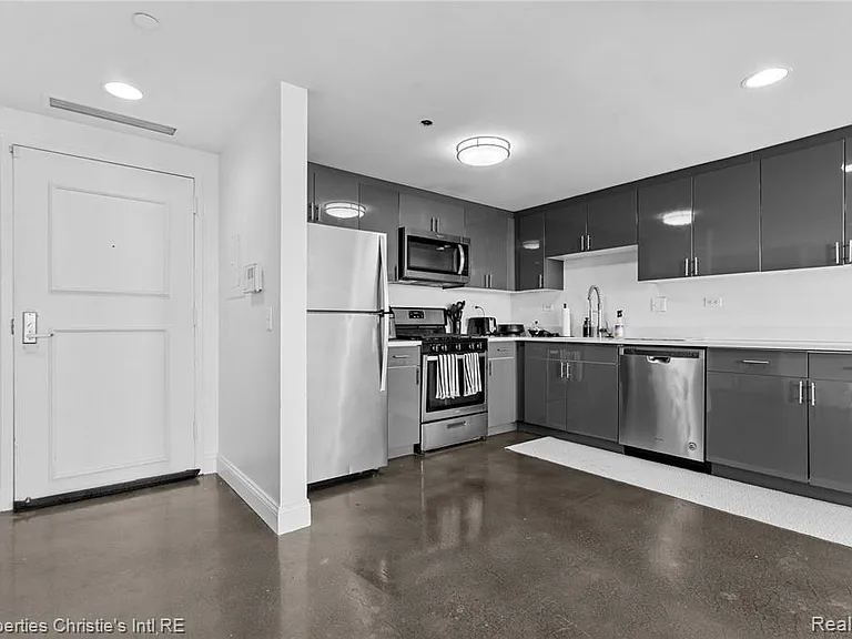 3320 Spinnaker Ln #17E — Photo 2