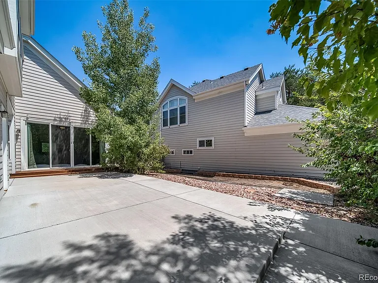 1011 S Valentia St #81 — Photo 43