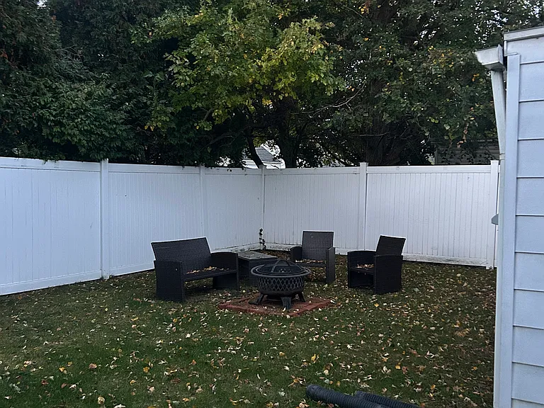 Fully fenced-in backyard (includes fire pit and yard furniture)