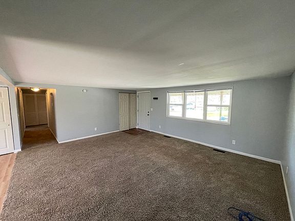 4th image of 2306 Deerwood Dr