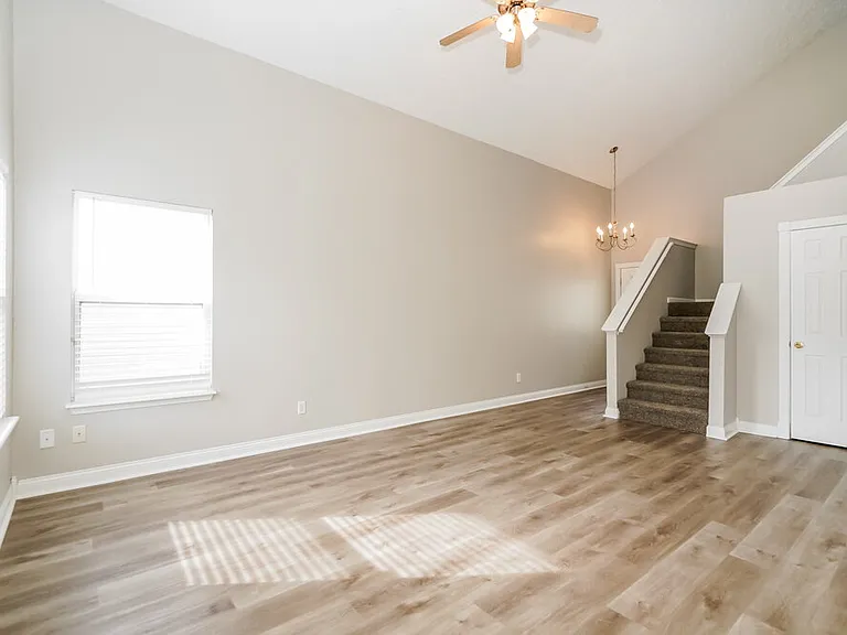 4487 Connaught East Dr — Photo 6