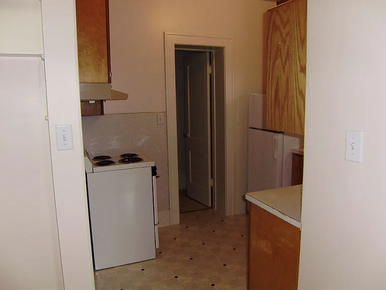 406 Summit Ave E — Photo 11