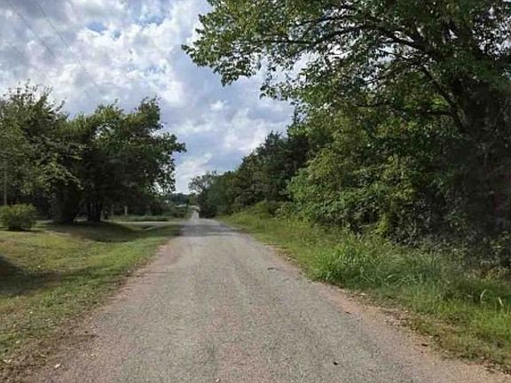 Exterior Neighborhood (street photo)