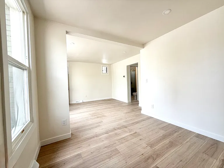 708 E Dakota Ave — Photo 4