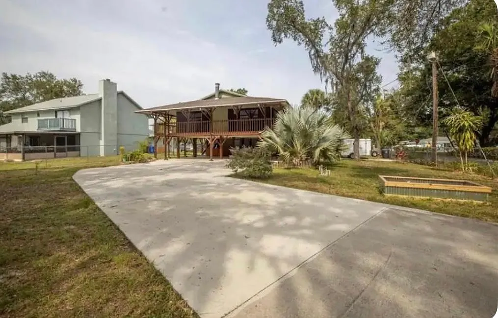 1925 Maydell Dr — Photo 1
