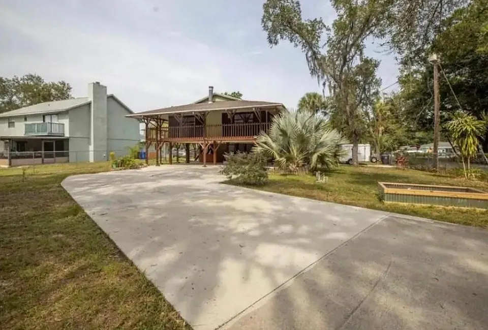 1925 Maydell Dr
