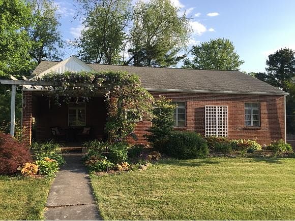 1st image of 211 W Gilmer Park