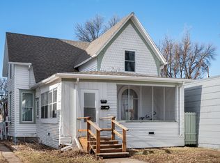 313 N 4th St, Grand Forks, ND 58203