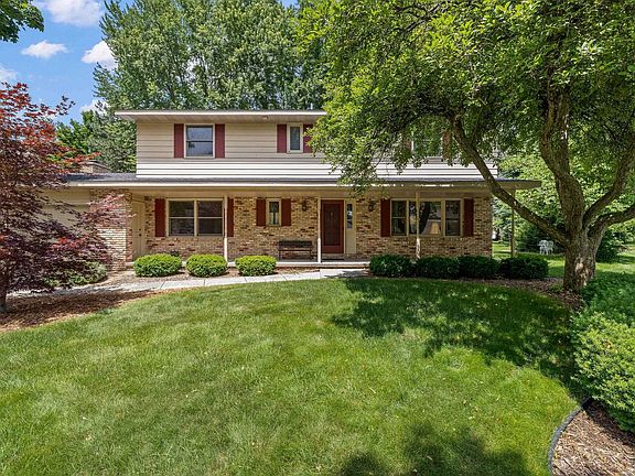2nd image of 204 Chesterfield Ct