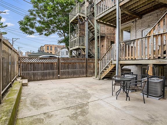 3rd image of 1114 N Wolcott Ave APT 1F