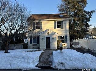 8 High St, Wallingford, CT 06492