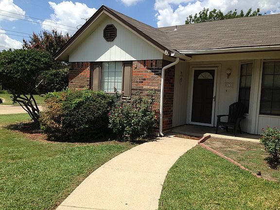 2nd image of 711 W Lynn Creek Dr