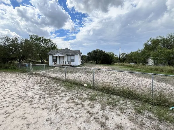 5563 Catherine Dr, Robstown, TX 78380