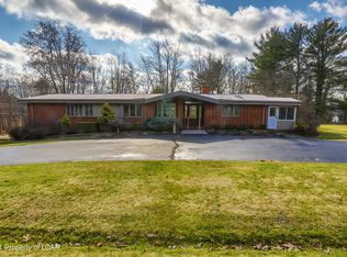 424 Mountain View Dr, Dallas, PA 18612