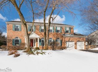 170 S Oakleaf Rd, Algonquin, IL 60102