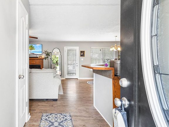5th image of 212 Moncrest Dr