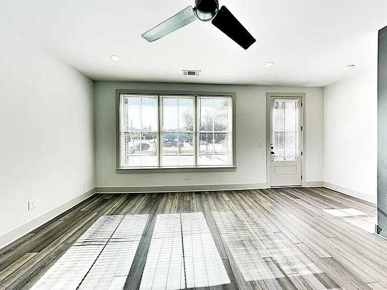 583 King Arnold St — Photo 4