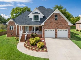 3620 Glennmoor Dr, Pfafftown, NC 27040