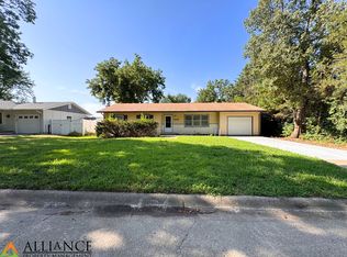 3125 Shaffer St, Manhattan, KS 66503