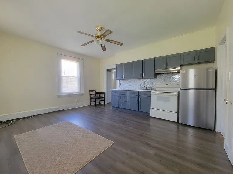48 Oak St #1A — Photo 1