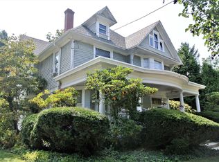 317 E College St, Granville, OH 43023
