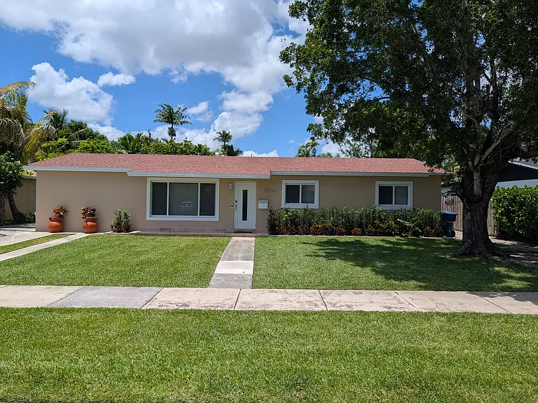 10823 SW 62nd Ter — Photo 1