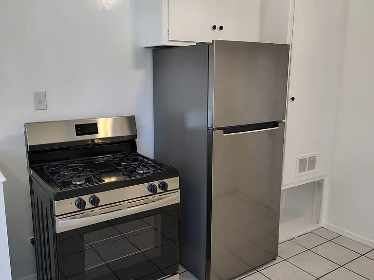 15531 Victory Blvd — Photo 10