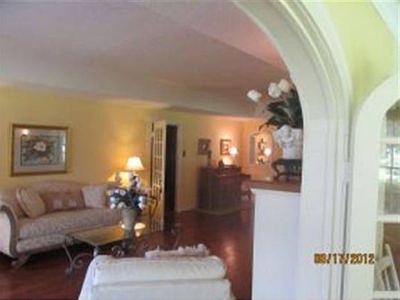 4th image of 3640 W Park Ave