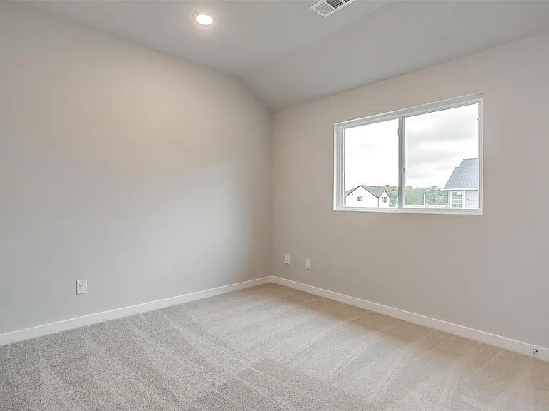 4525 Hogans Alley Dr — Photo 32