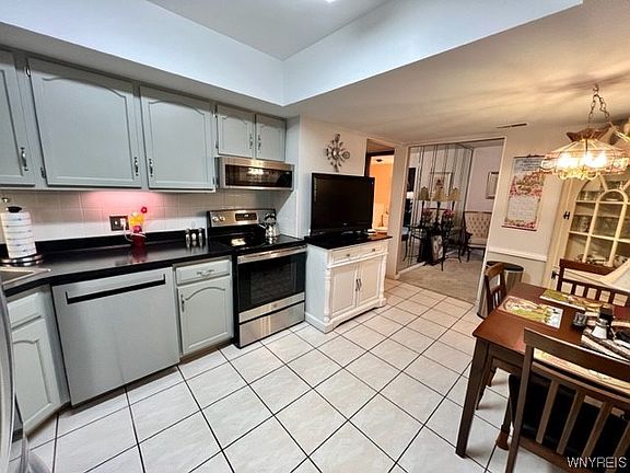 5th image of 177 Denrose Dr APT 1