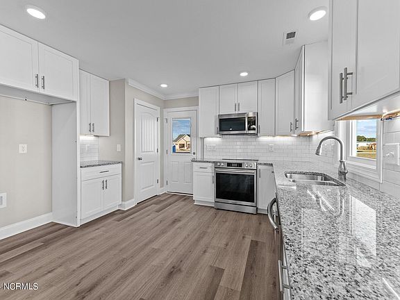 5th image of 824 Sarah Rebecca Drive