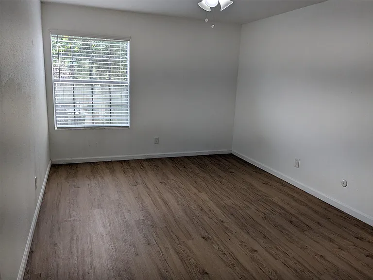 5550 N Braeswood Blvd #135 — Photo 8