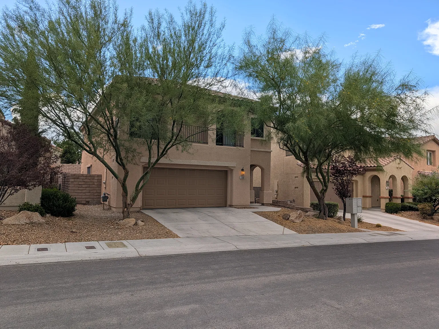3 bed, 2.5 bath, 2041 sqft, $2,400 — Photo 3