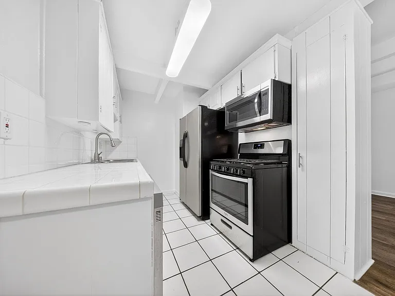 9025 National Blvd — Photo 12