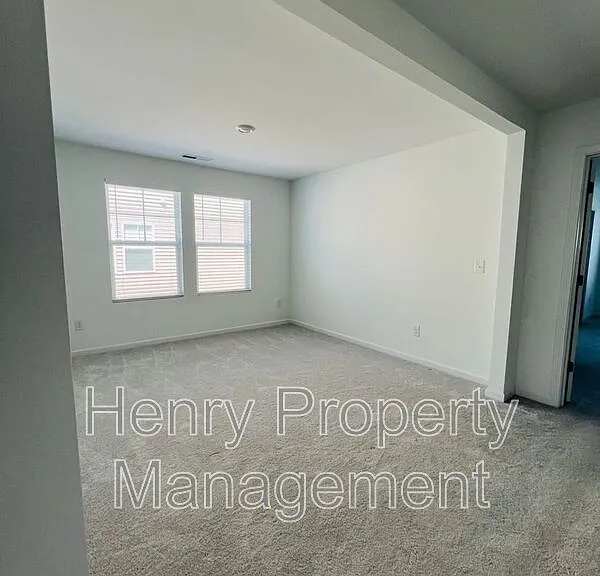 387 Thompson Overlook Way — Photo 8