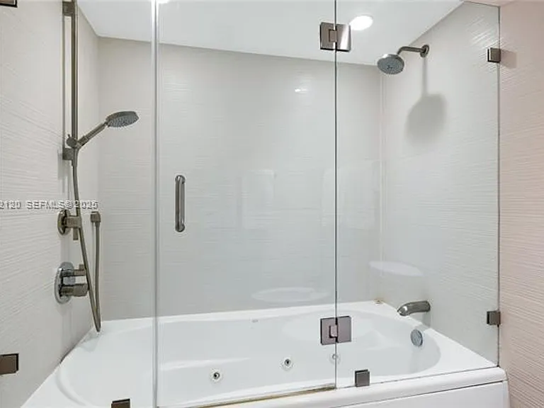 615 Ocean Dr #6A — Photo 24