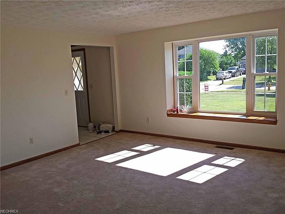 5th image of 31826 S Roundhead Dr
