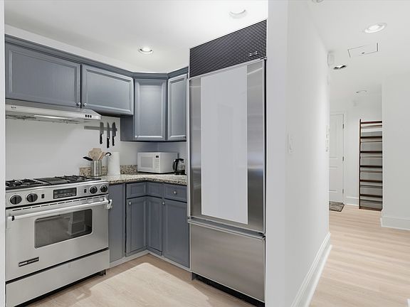 2nd image of 434 Marlborough St #A
