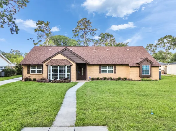 3017 Inwood Dr, Dickinson, TX 77539