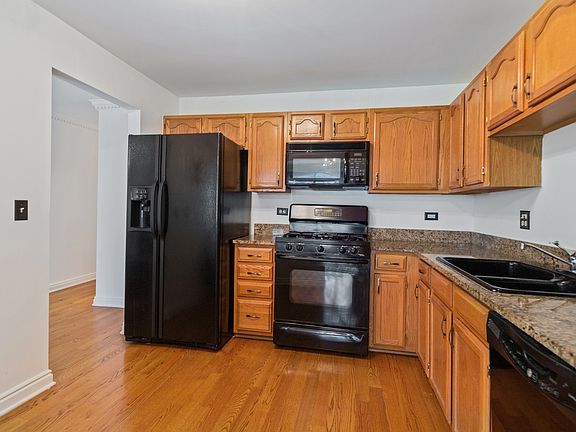 4th image of 2837 Meadow Ln #V1