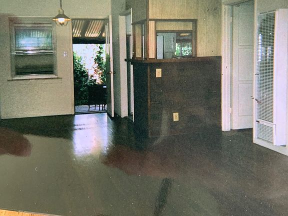 5th image of 9015 Reading Ave