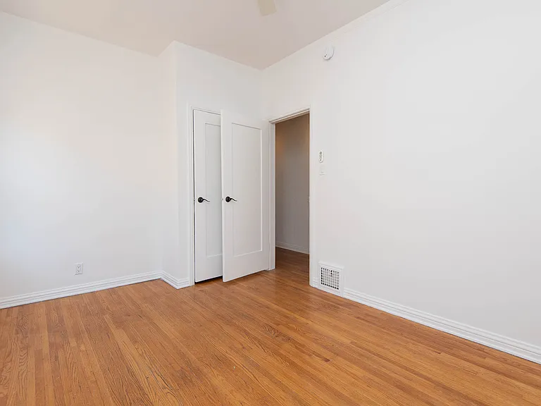 417 1/2 N Genesee Ave — Photo 17