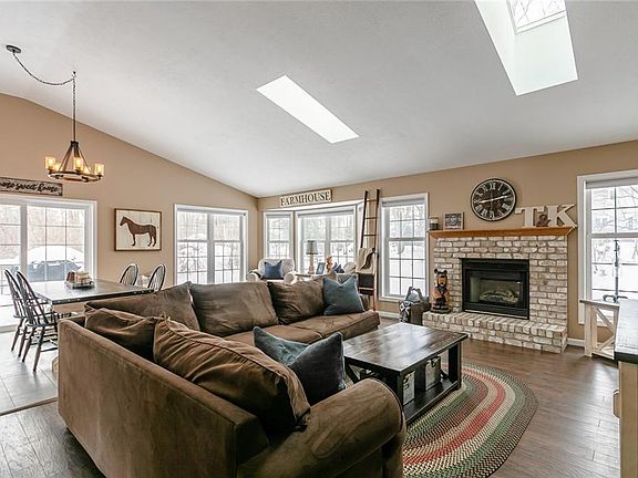 4th image of 176 Gary Dr