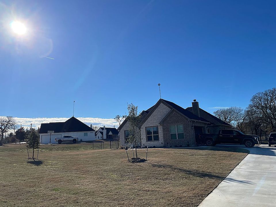 2nd image of 2556 N Cardinal Rd