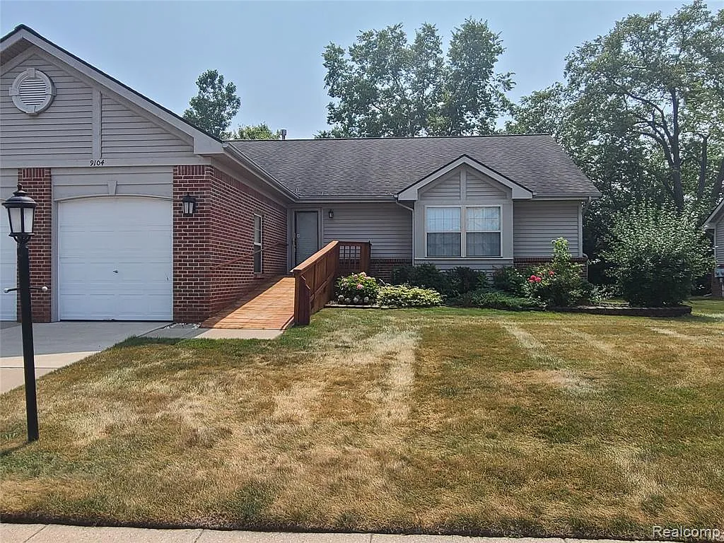 9104 Colony Park Dr photo 1