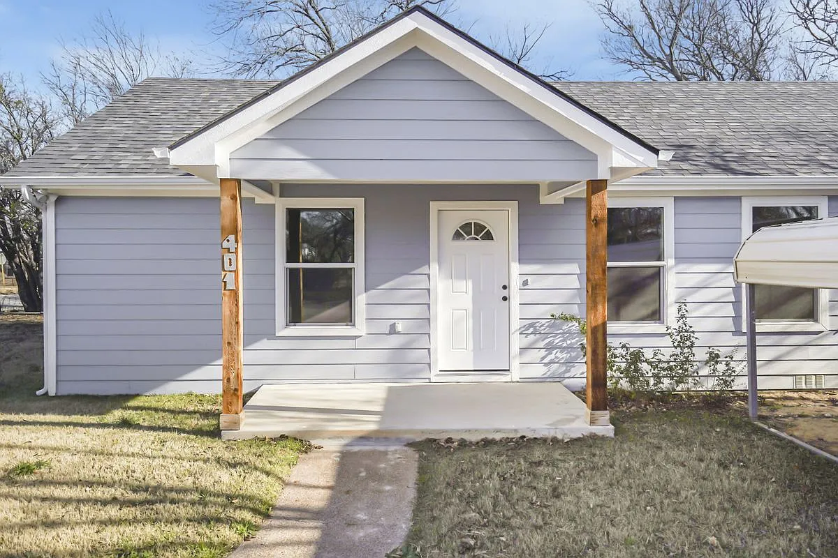 3 bed, 2.0 bath, 1150 sqft, $1,350 — Photo 2