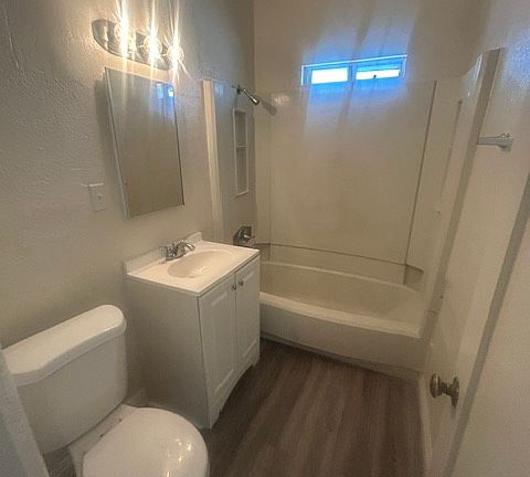 5th image of 2191 Chestnut Ave APT 206