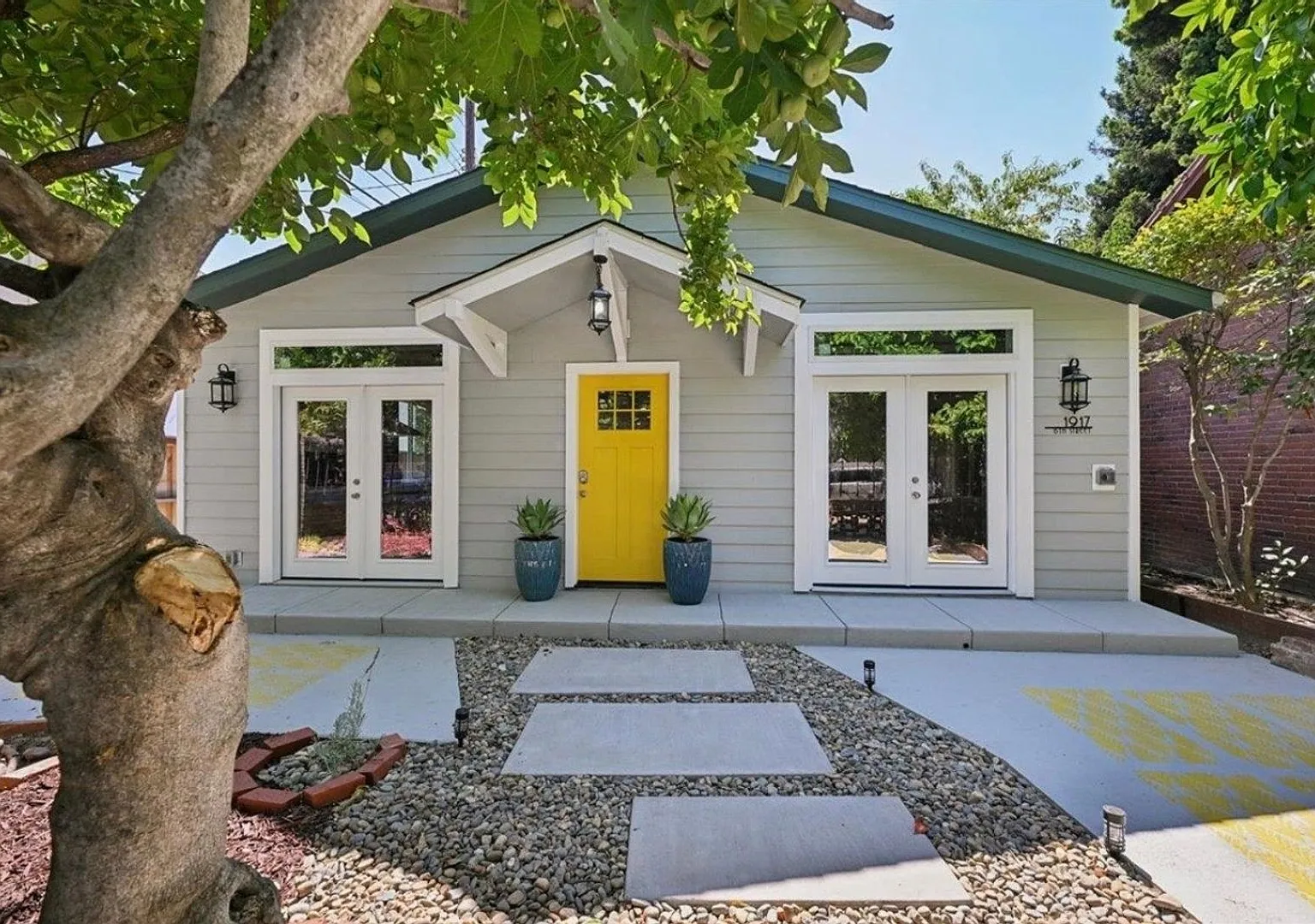 Fully Rebuilt from the Studs | 3BR + Office | 3BA | Downtown Sacramento | Near Southside Park — Photo 4